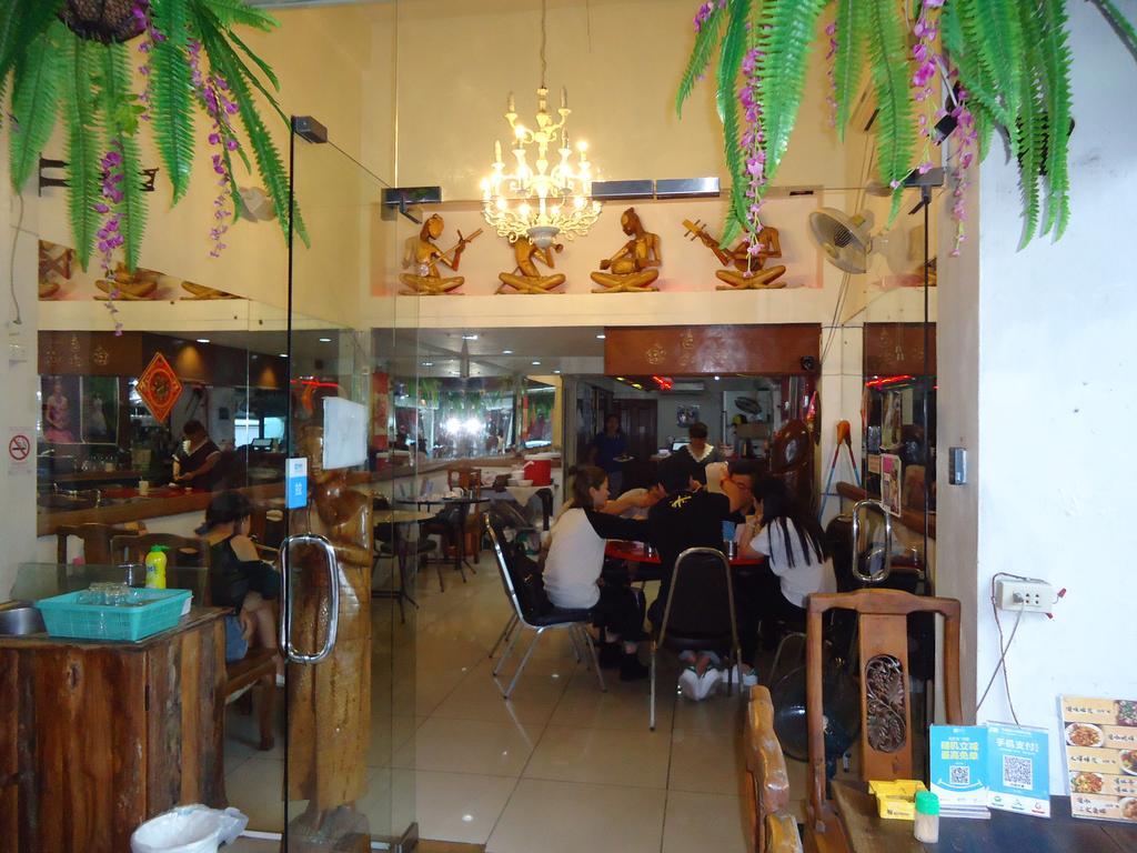 Hotel The California Chiang Mai Extérieur photo