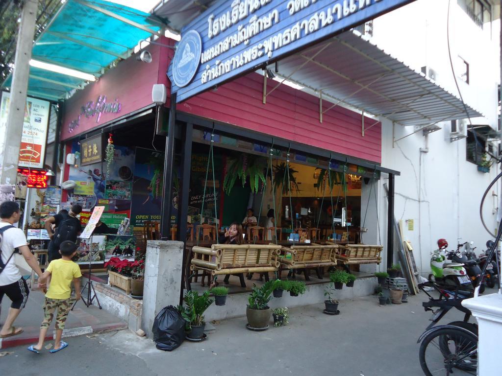 Hotel The California Chiang Mai Extérieur photo